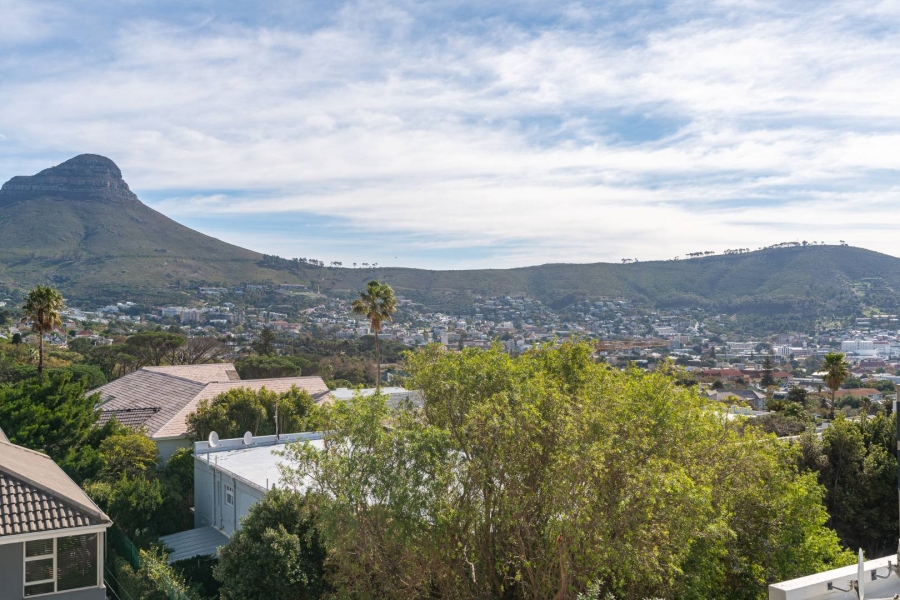 2 Bedroom Property for Sale in Vredehoek Western Cape